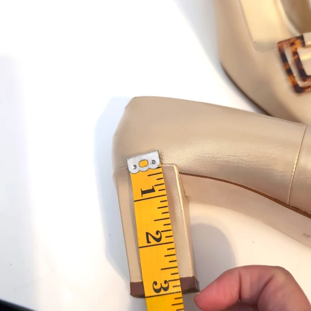 Ann Marino Leather Gold Tone Block Heels w/ Tortoise Shell Ornamental Buckle 10M